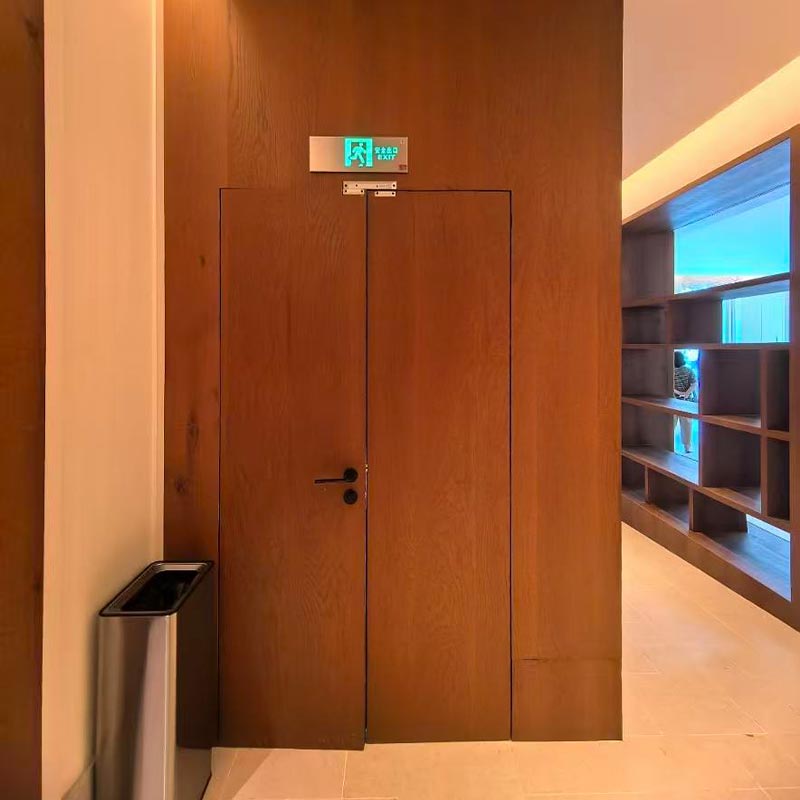 Porta lume de madeira para interior da vila